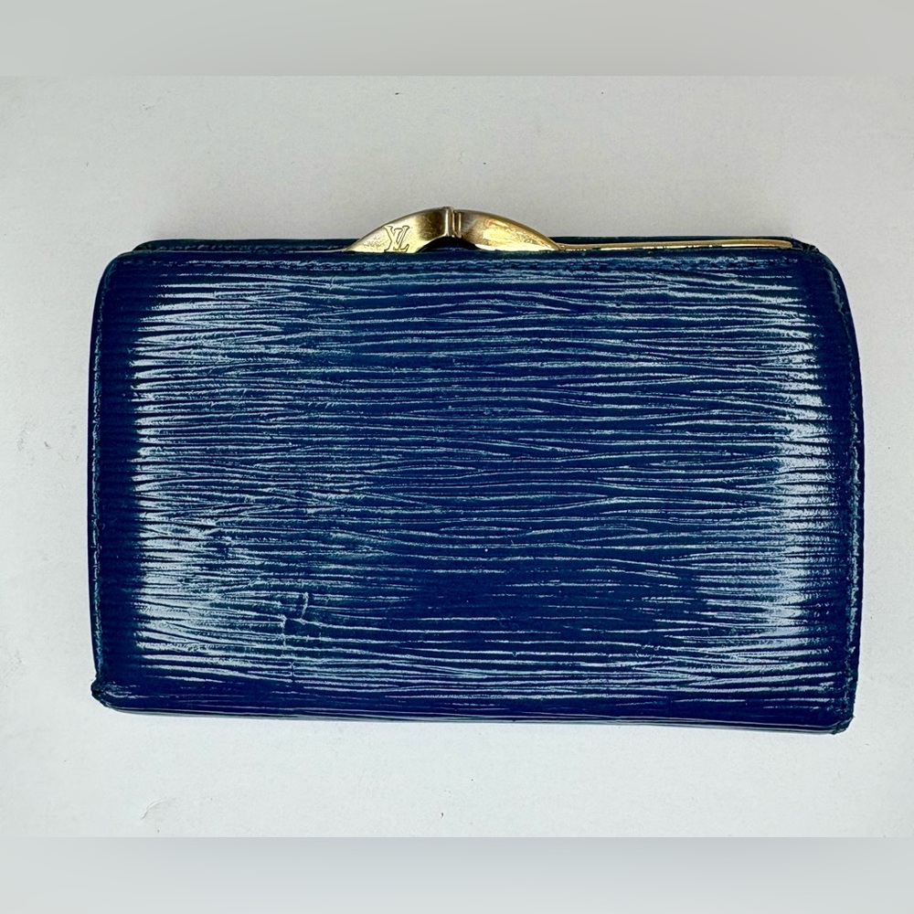 Louis Vuitton Glossy Blue Epi Kiss-lock Wallet